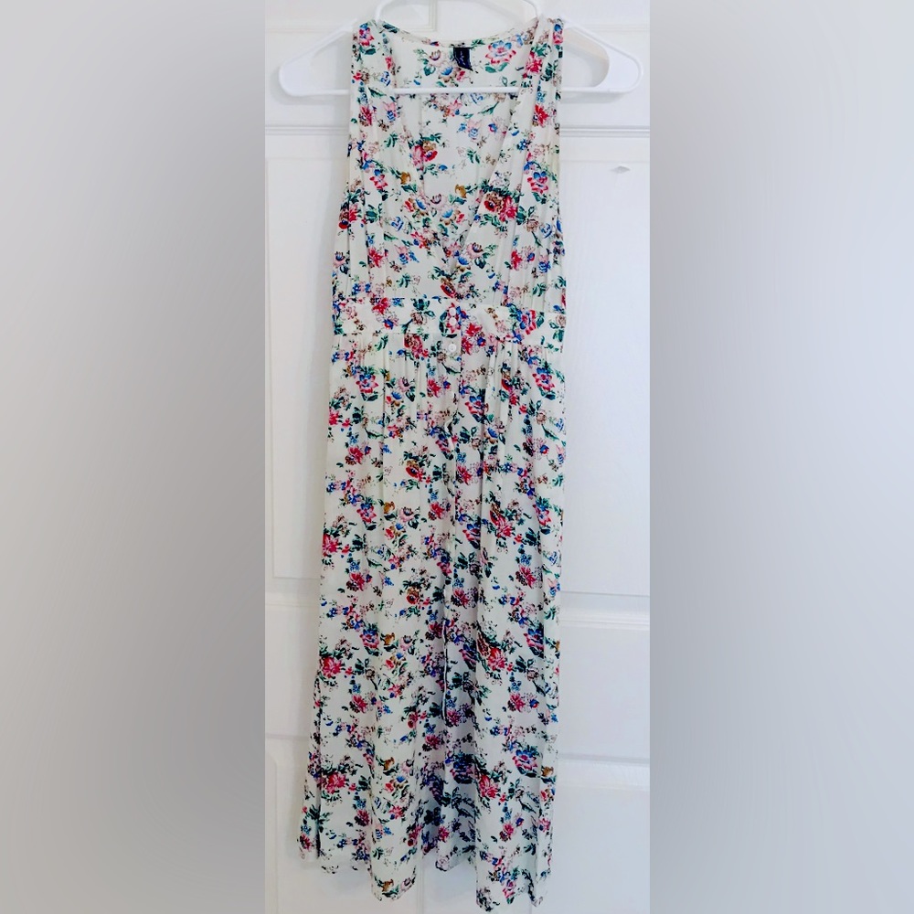 Beautiful flowy size small flower long dress
